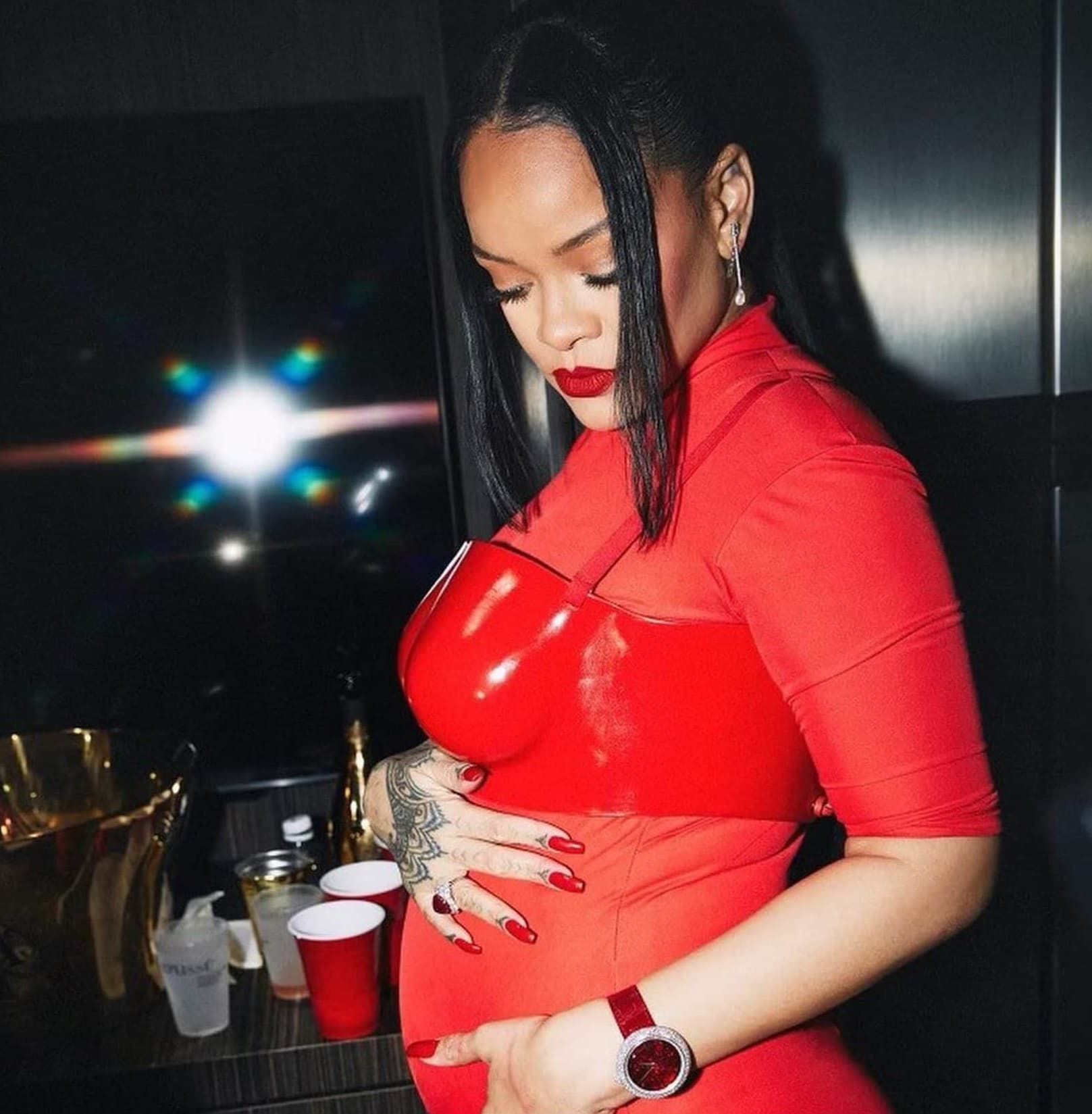 Simak berita tentang Rihanna yang telah melahirkan anak keduanya